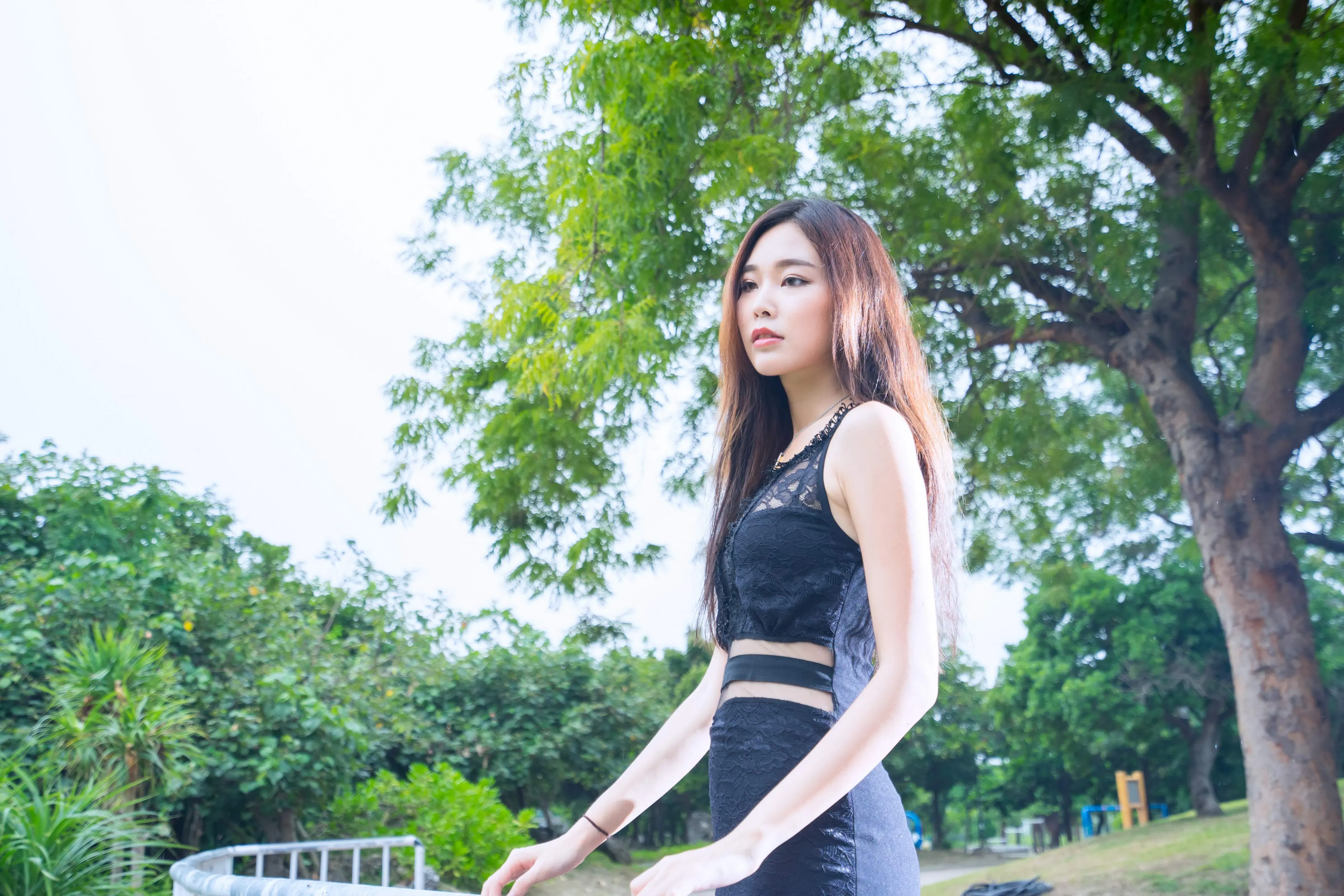 [2024-09-21] [外拍]2017-07-22 黃上晏 黑色小禮服短裙高跟美腿 [104P]